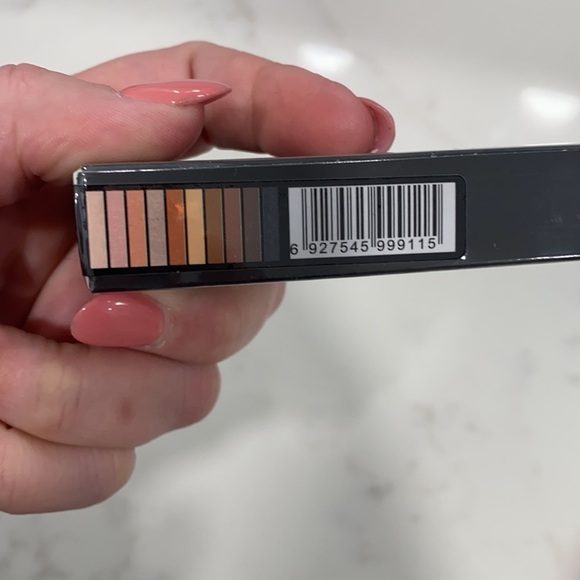 Focallure Other - Eye shadow palette naked and neutral shades